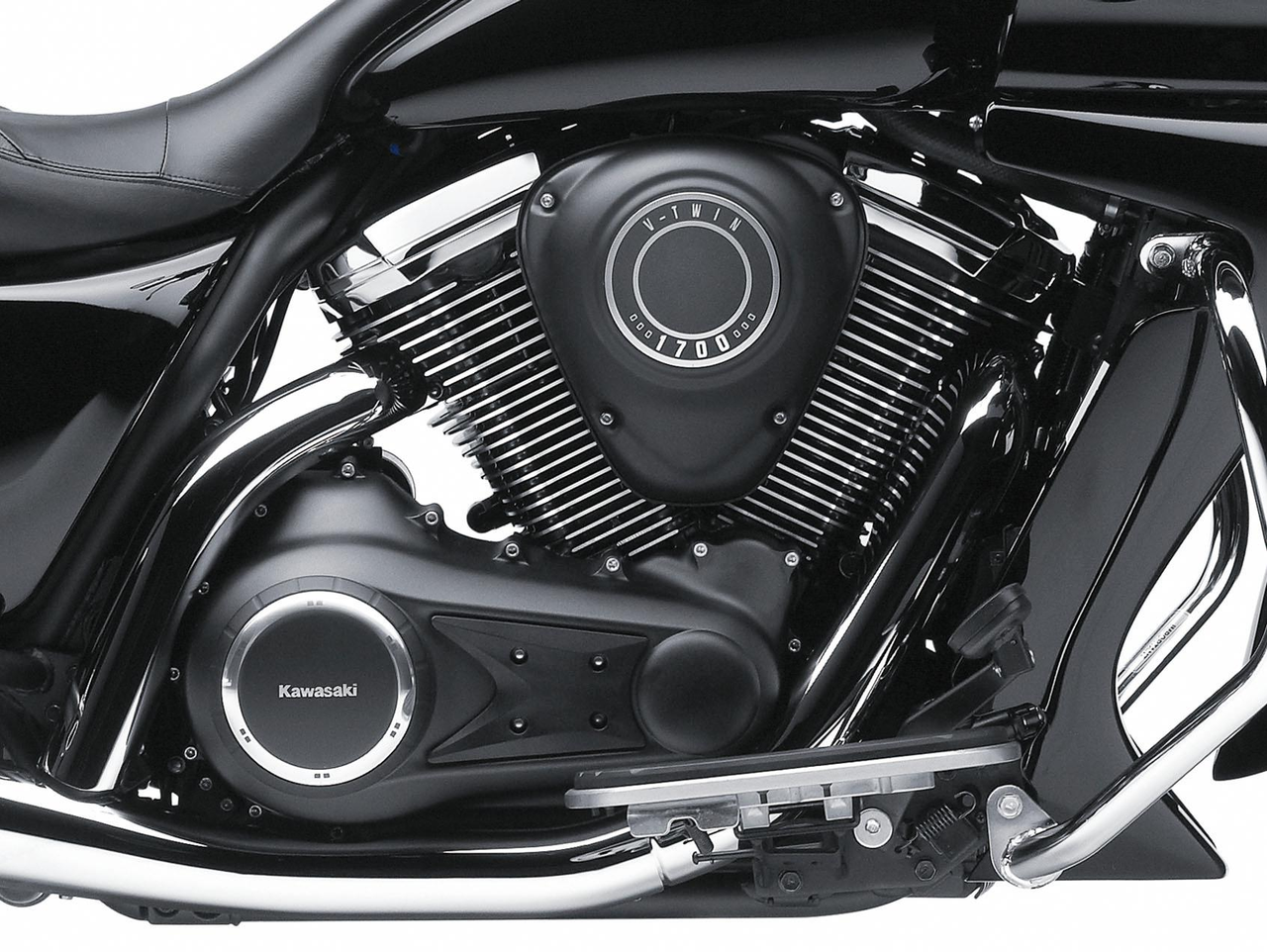 1,700 cm3 liquid-cooled, 4-stroke V-Twin